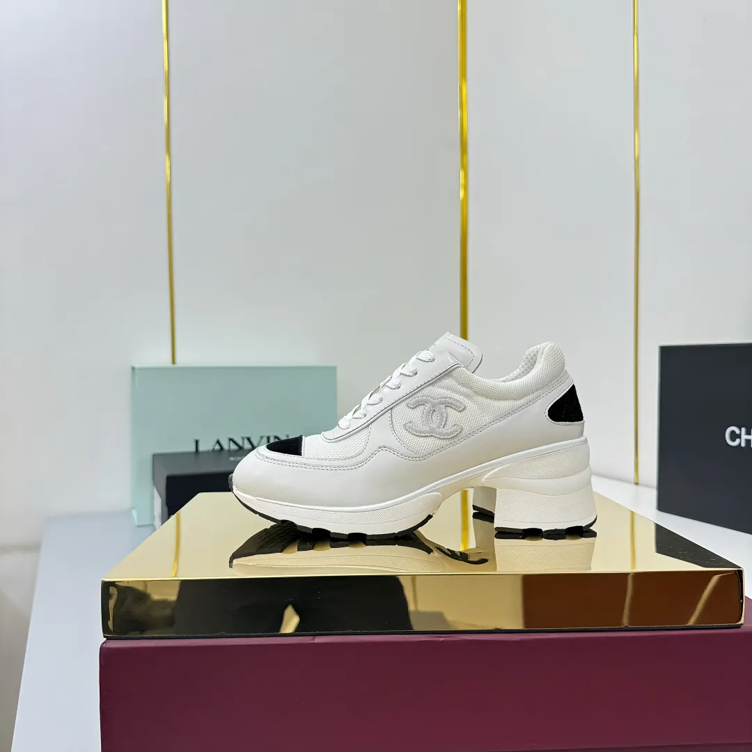 👟👟Ex-factory price 660👟👟 Chanel casual small leather shoes ~ original calfskin panda shoes Chanel 25C latest hot style panda black and white sports shoes casual sneakers small fragrance hot item classic black and white panda color coco girls must pay for it Fabric: original customized first-layer cowhide Inner: original imported breathable mesh lining Outsole: Original molded rubber + TPU combination Size: Women's 35-41